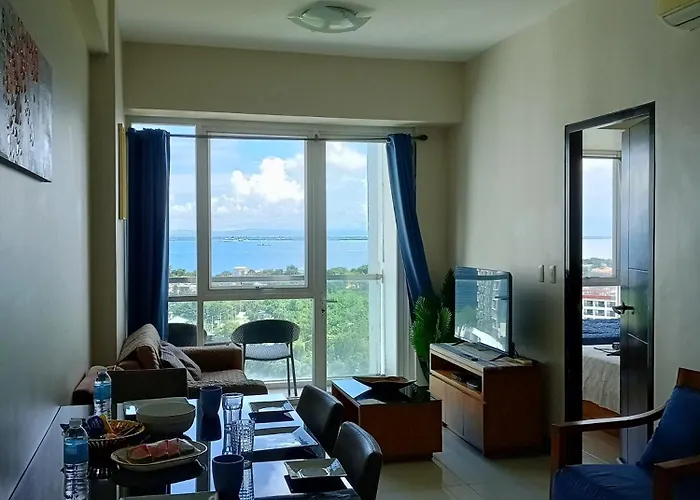 Mactan Newtown Deluxe 8 Boulevard 8 *